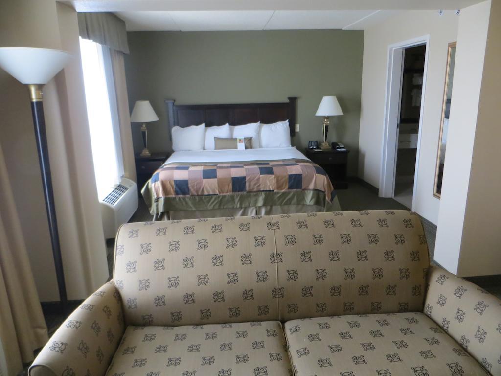 Wingate By Wyndham Hotel Peoria Room photo