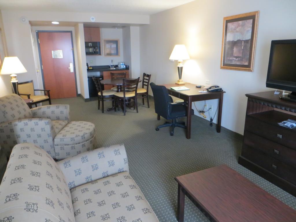 Wingate By Wyndham Hotel Peoria Room photo