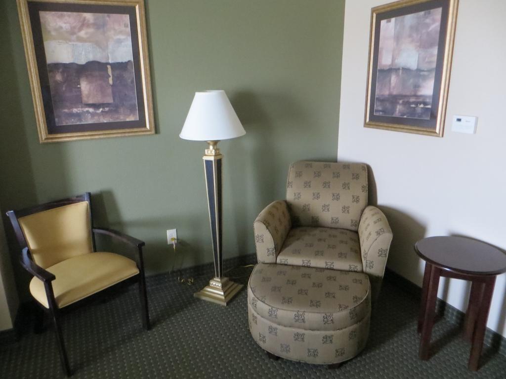 Wingate By Wyndham Hotel Peoria Room photo