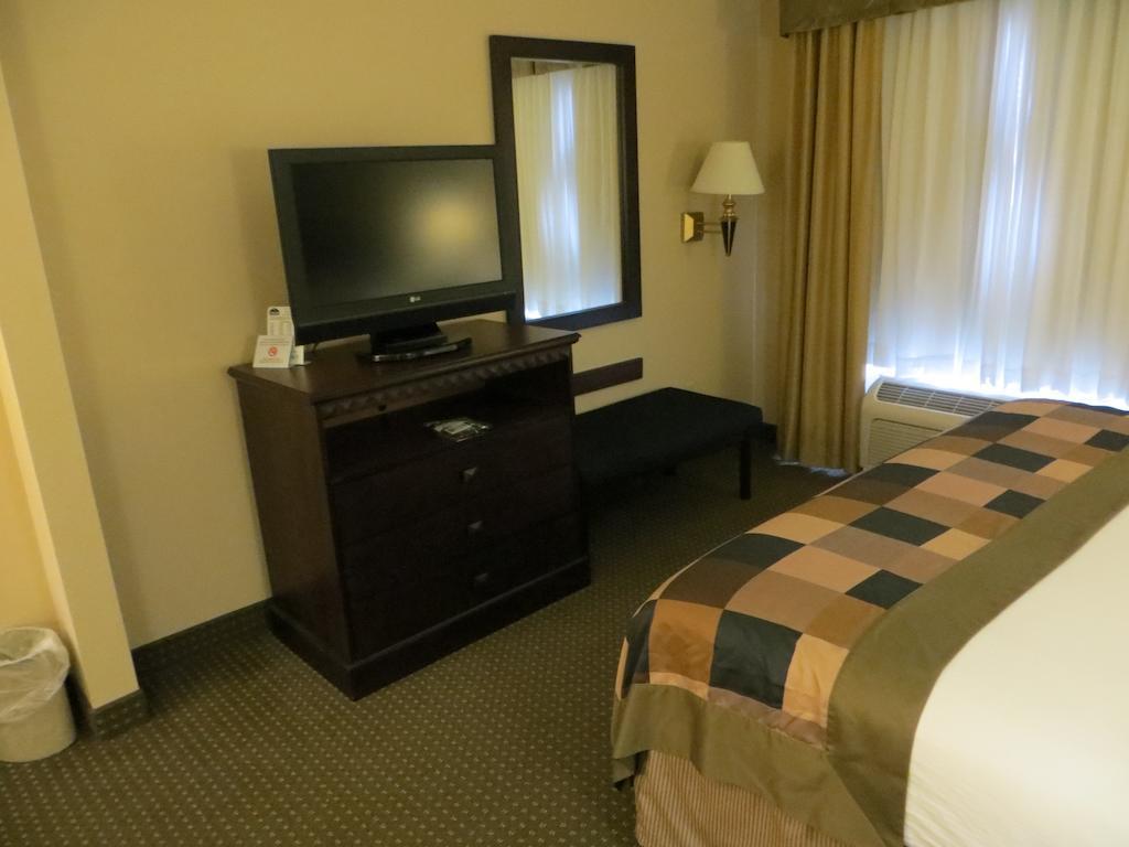 Wingate By Wyndham Hotel Peoria Room photo