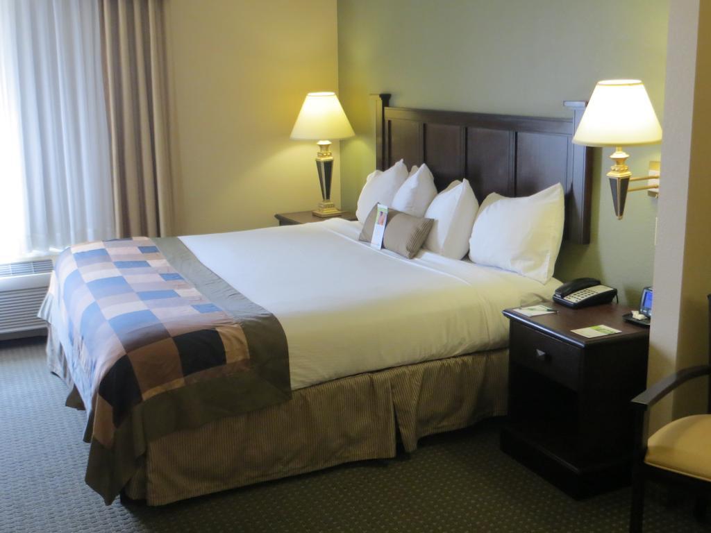 Wingate By Wyndham Hotel Peoria Room photo